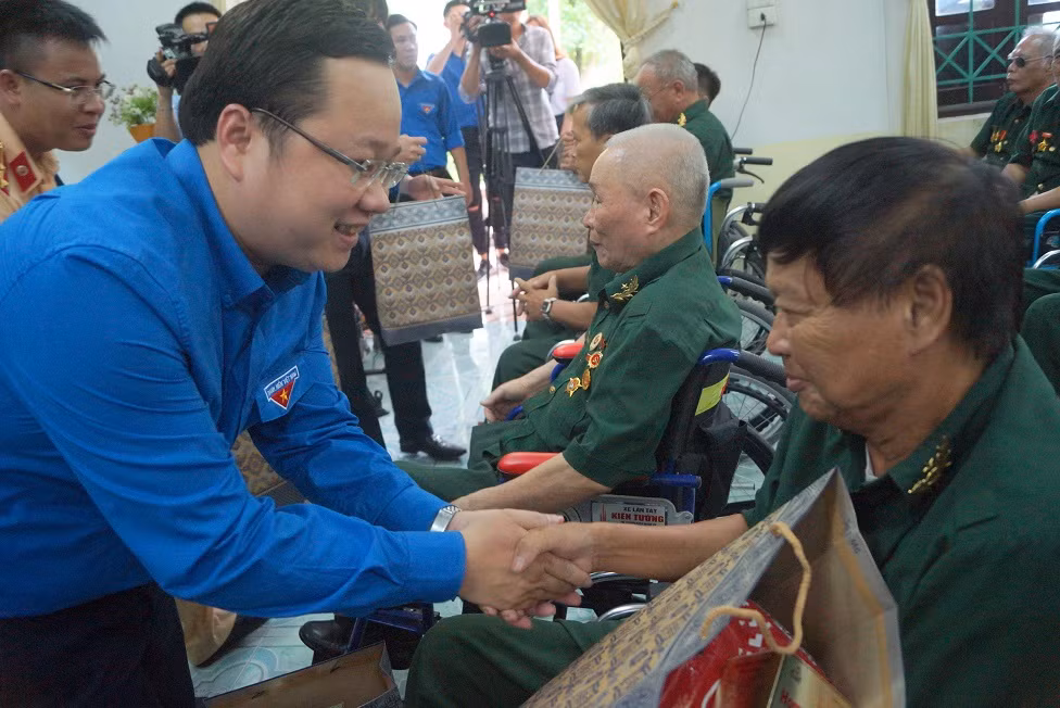 Vang mãi khúc quân hành ảnh 2