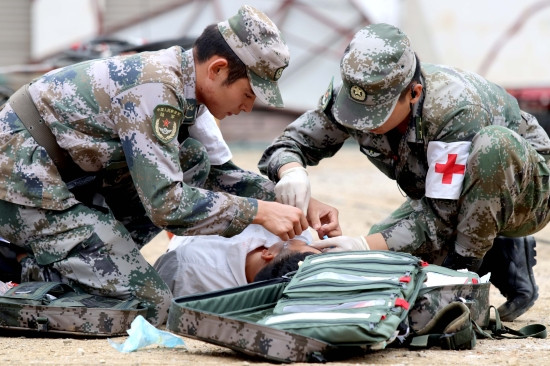 Binh sĩ Việt - Trung chuẩn bị diễn tập thực binh trên biên giới ảnh 2