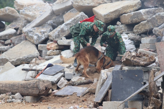 Binh sĩ Việt - Trung chuẩn bị diễn tập thực binh trên biên giới ảnh 1