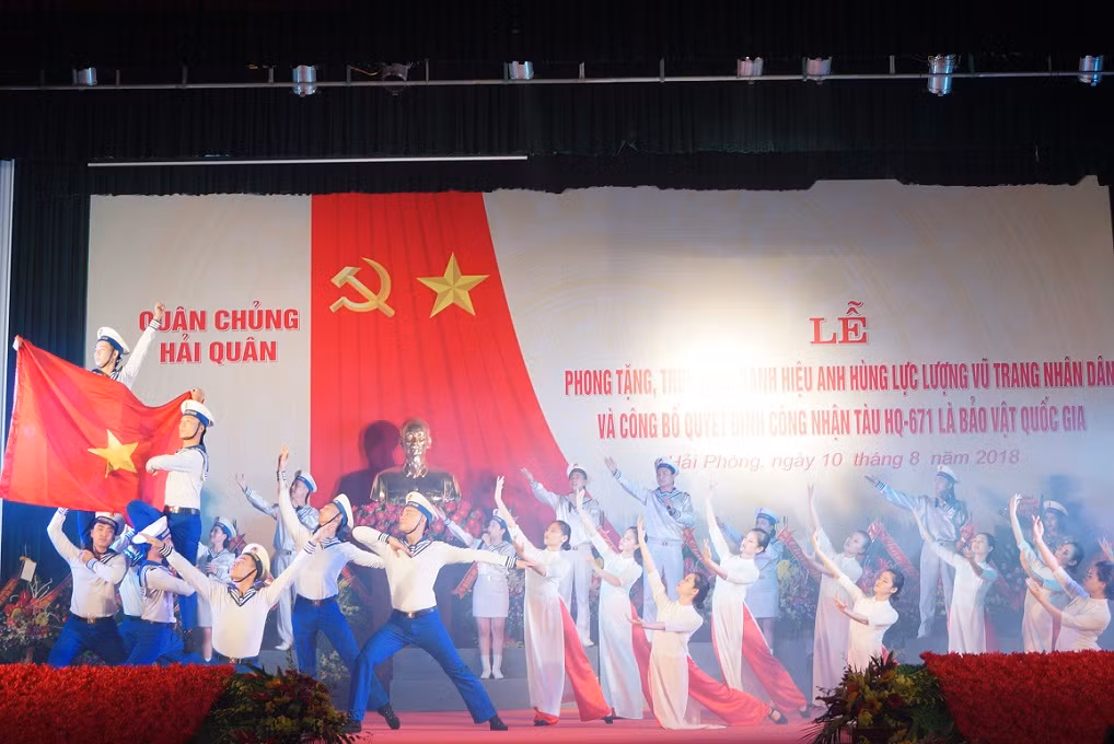 Phong tặng, truy tặng ba anh hùng Hải quân ảnh 3