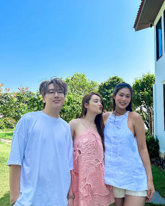 Đến thời điểm hiện tại, cả hai đều liên tục phủ nhận chuyện hẹn hò.