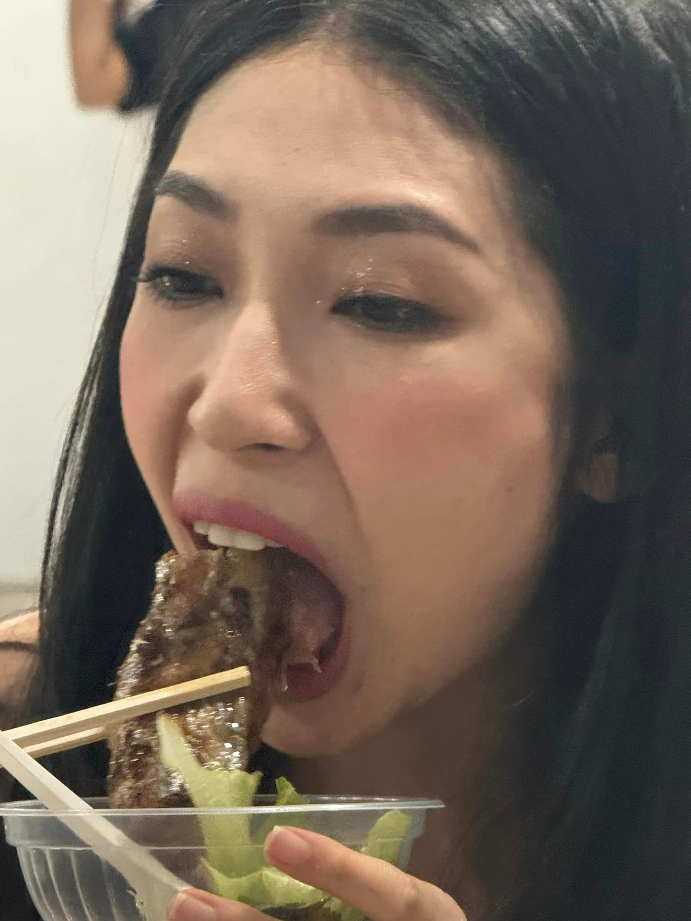 Khổng Tú Quỳnh bị dìm không thương tiếc tại hậu trường.