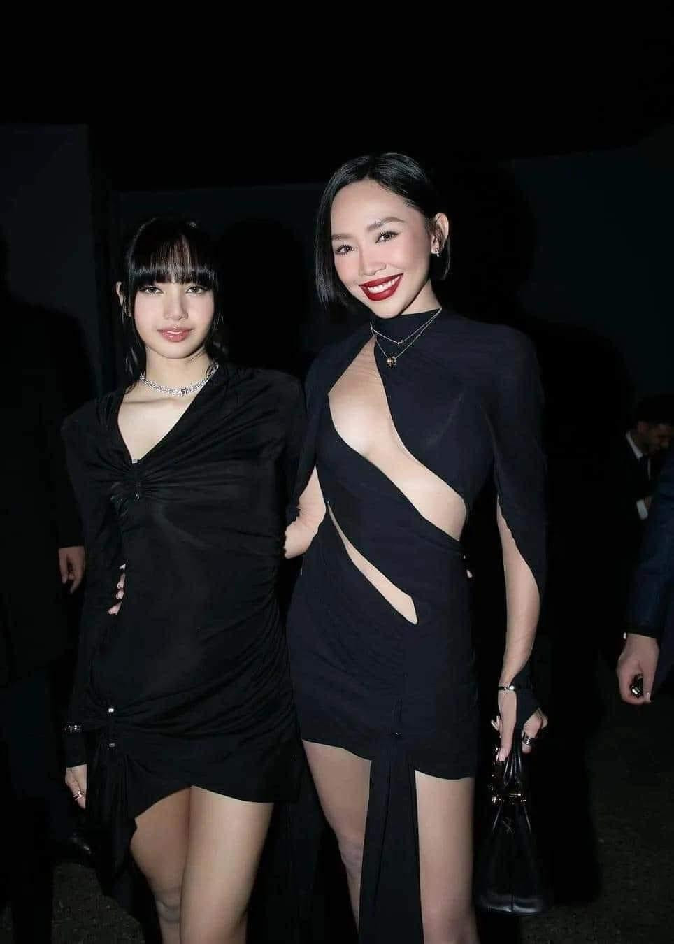 Trong một sự kiện gần đây, Tóc Tiên đã có dịp đọ sắc "một 9 một 10" cùng Lisa.