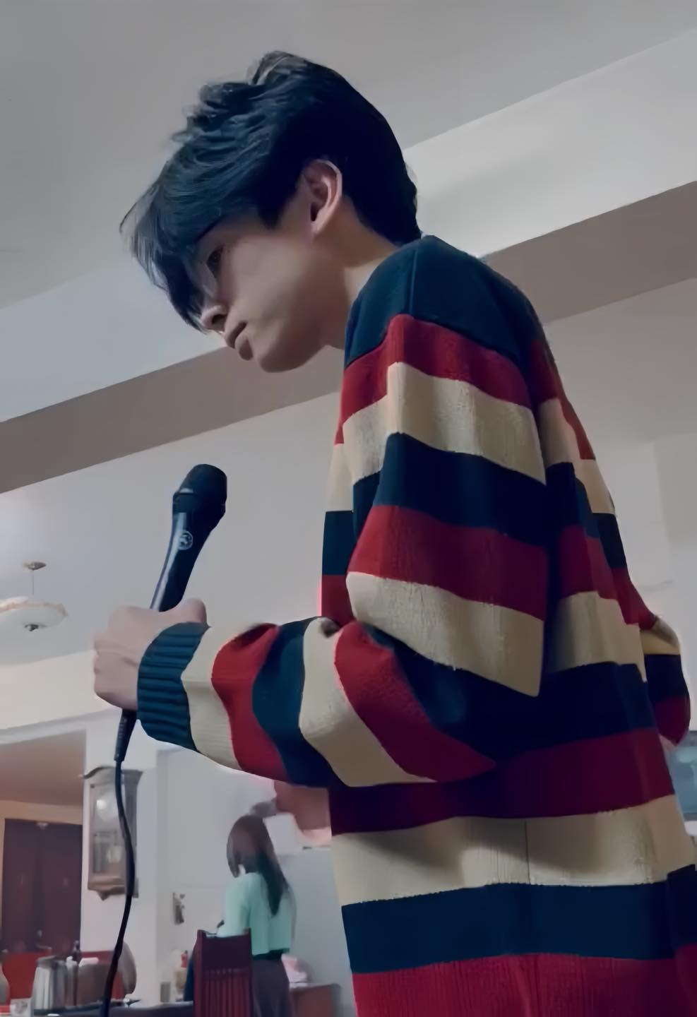 Nhiều sao Việt đã để lại bình luận khen ngợi vì nhóc tì "dậy thì" quá đỗi thành công. Nhiều sao Việt đã để lại bình luận khen ngợi vì nhóc tì "dậy thì" quá đỗi thành công.