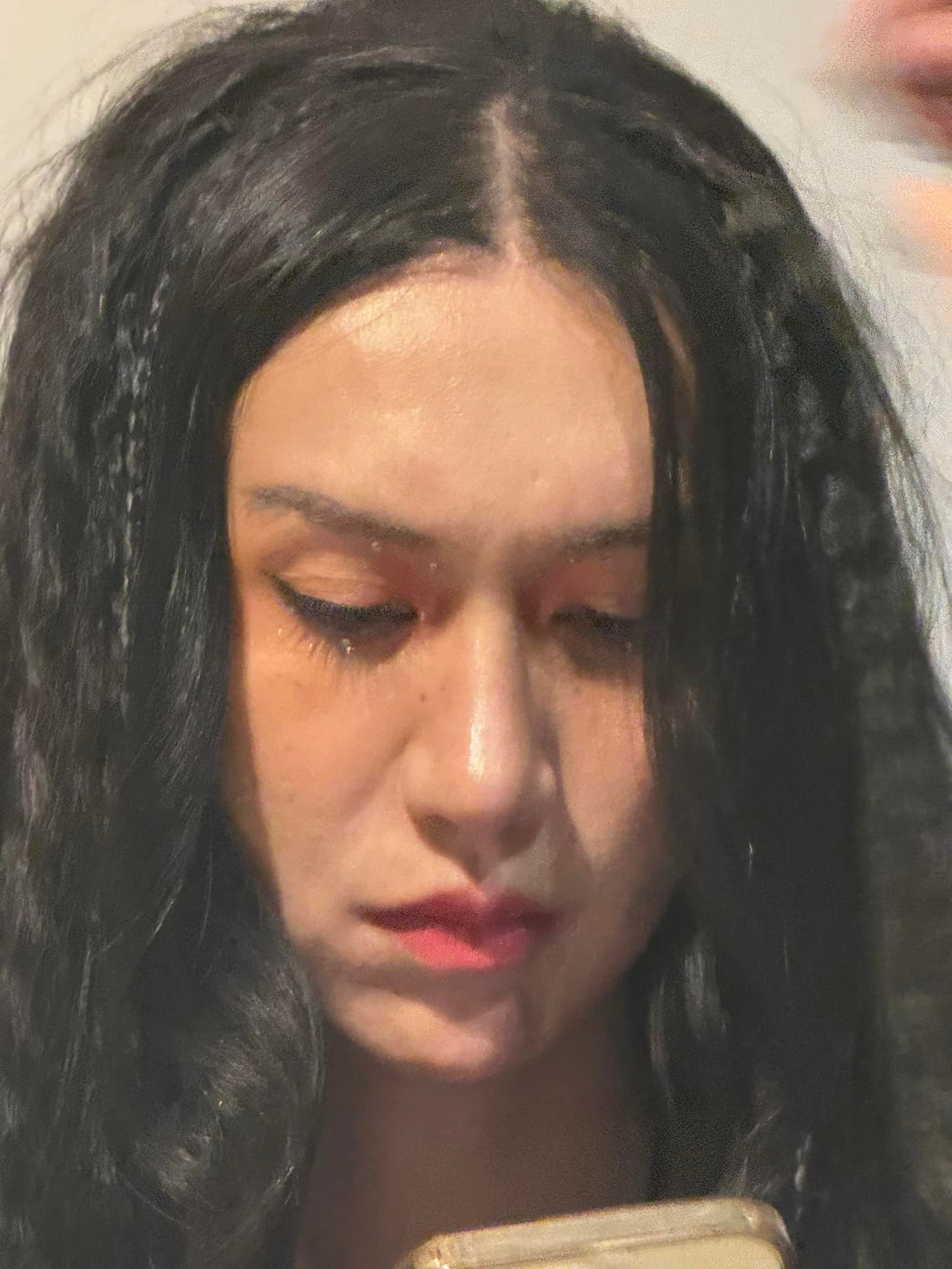 Ca sĩ Lynk Lee thất thần qua kính chiếu yêu của Ninh Dương Lan Ngọc.