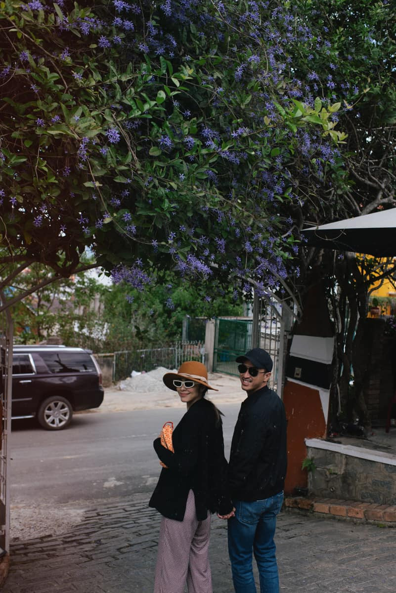 Vợ chồng Hà Tăng chuộng diện trang phục tone sur tone với phong cách tối giản nhưng thanh lịch. Vợ chồng Hà Tăng chuộng diện trang phục tone sur tone với phong cách tối giản nhưng thanh lịch.