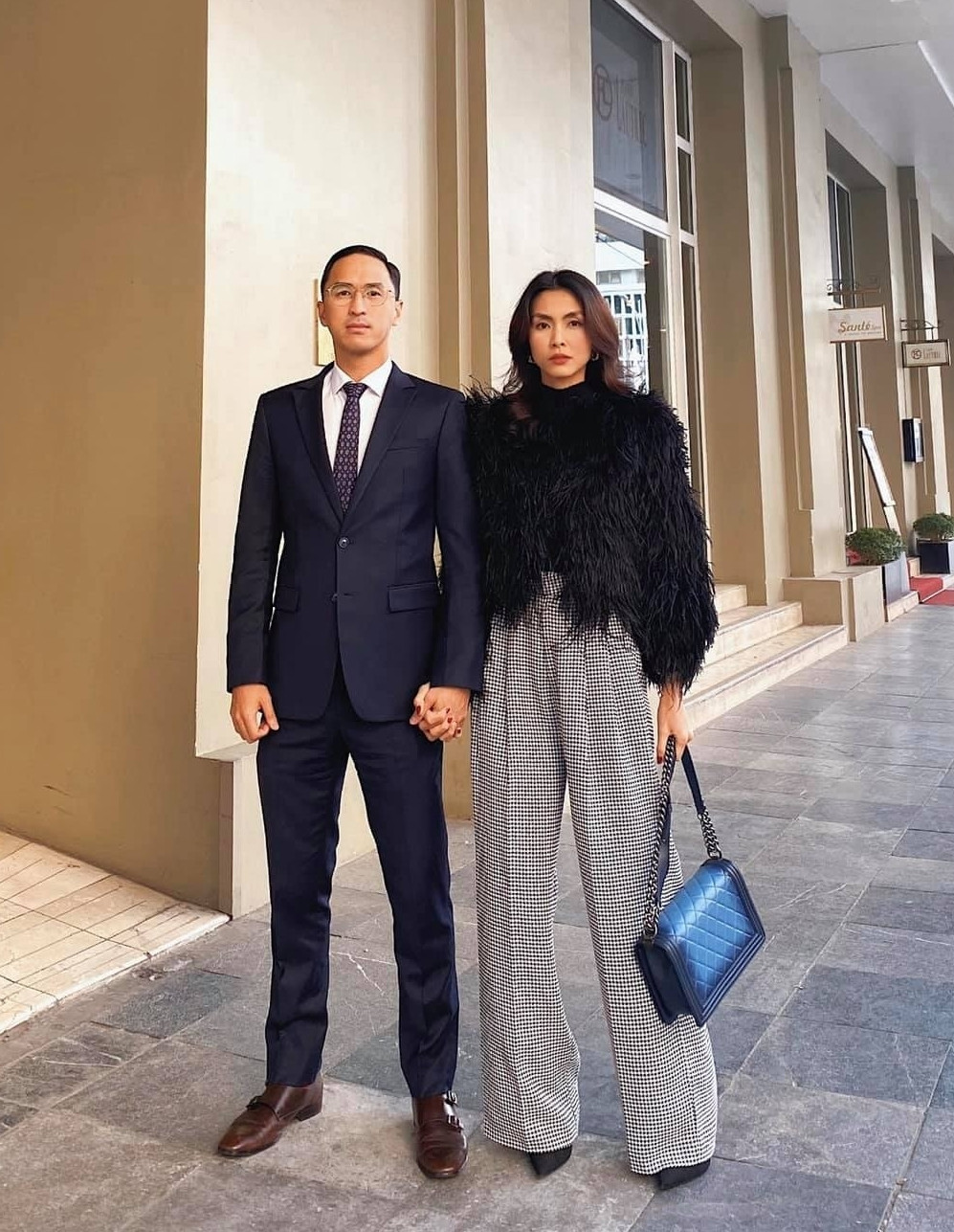 Dù trang phục của "ngọc nữ màn ảnh Việt" hiếm khi để lộ logo các thương hiệu đắt đỏ nhưng netizen vẫn dễ dàng nhận ra và tấm tắc khen ngợi xu hướng "giàu ngầm". Dù trang phục của "ngọc nữ màn ảnh Việt" hiếm khi để lộ logo các thương hiệu đắt đỏ nhưng netizen vẫn dễ dàng nhận ra và tấm tắc khen ngợi xu hướng "giàu ngầm".