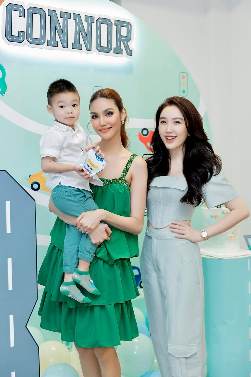 Dù đều đã sinh con nhưng Bảo Thy, Lan Khuê vẫn giữ được vẻ trẻ trung, xinh đẹp.