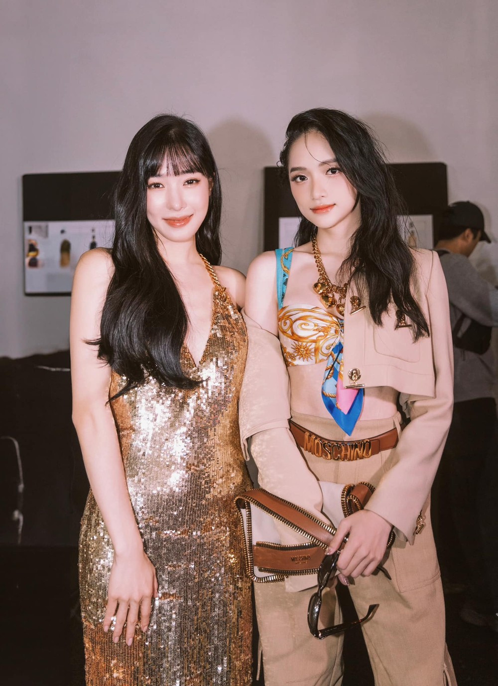 Đứng chung khung ảnh với ca sĩ Tiffany Young, Hoa hậu Hương Giang được khen trông như thành viên thứ 10 của nhóm nhạc SNSD.