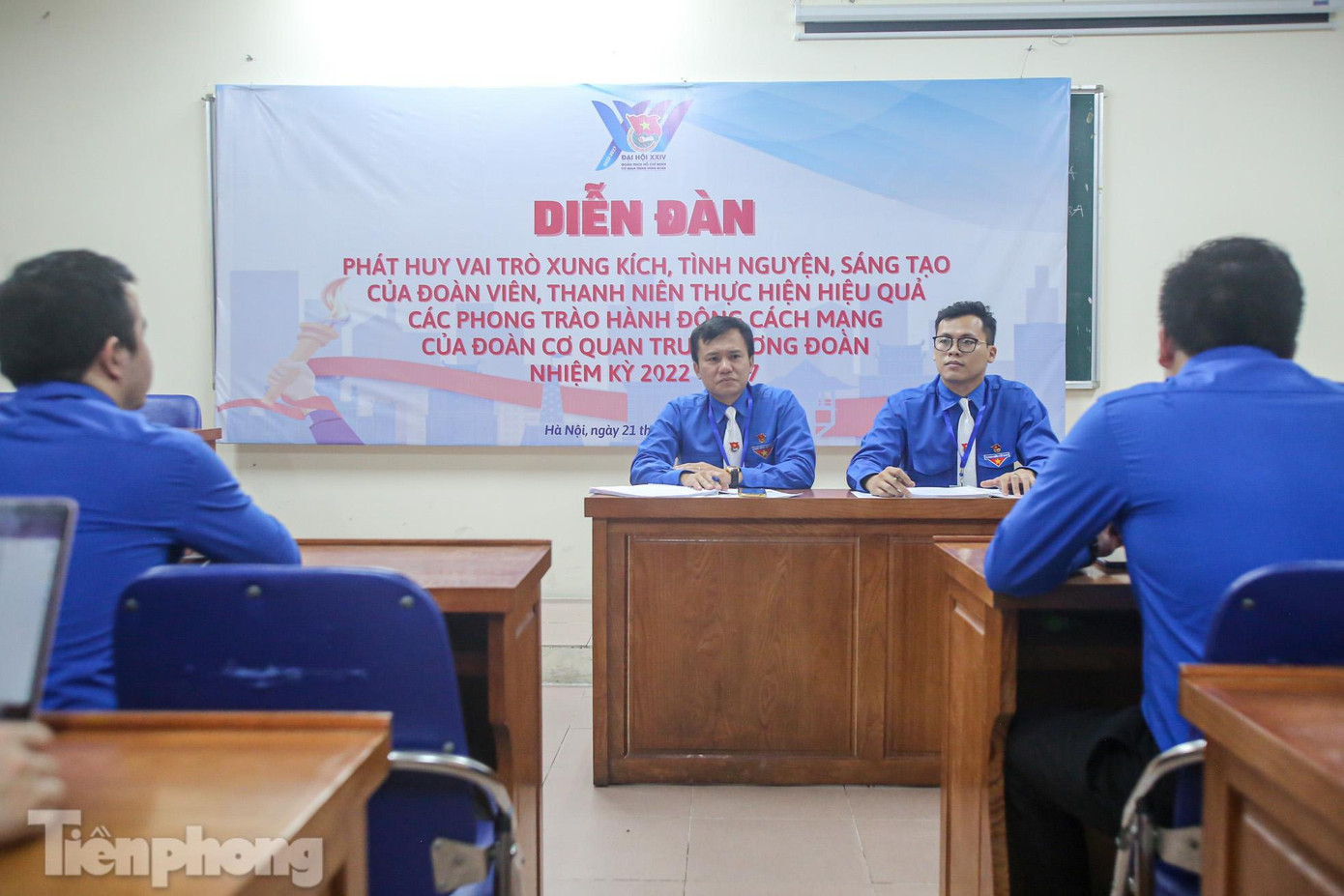 Anh Nguyễn Duy Hưng, Phó Bí thư Đoàn cơ quan cùng với anh Trương Khải Minh, Bí thư Đoàn cơ sở Học viện Thanh thiếu niên Việt Nam chủ trì diễn đàn này.