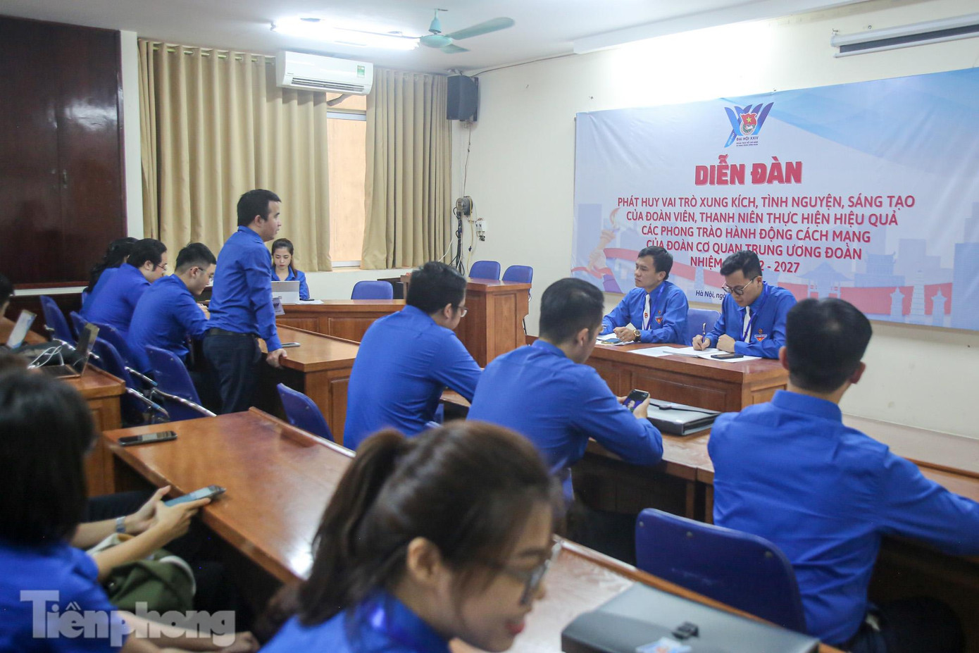 Các đại biểu sôi nổi phát biểu, nêu ý kiến tại các diễn đàn.