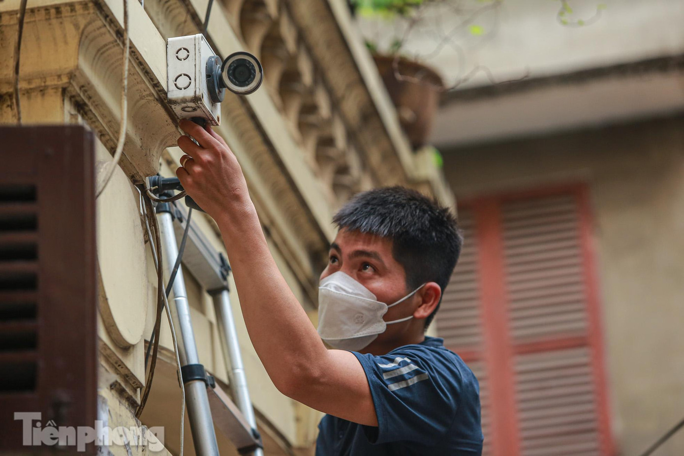 Lực lượng chức năng thường xuyên cho kỹ thuật kiểm tra, bảo trì camera.