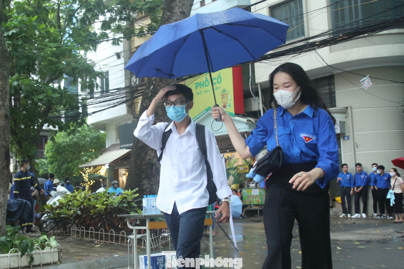 Các tình nguyện viên ở đây đến từ các trường ĐH Luật và ĐH Thủy Lợi. Các tình nguyện viên ở đây đến từ các trường ĐH Luật và ĐH Thủy Lợi.