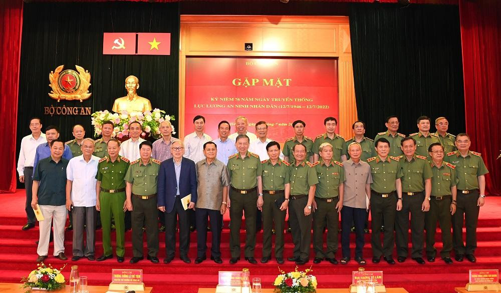 Các đại biểu dự buổi gặp mặt. Các đại biểu dự buổi gặp mặt.