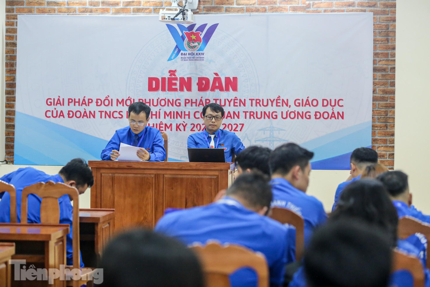 Chủ trì diễn đàn “Giải pháp đổi mới phương pháp tuyên truyền, giáo dục của Đoàn TNCS Hồ Chí Minh cơ quan Trung ương Đoàn” là anh Đặng Sỹ Tuấn, Phó Bí thư Đoàn cơ quan, anh Đỗ Công Tuân, Bí thư Chi đoàn cơ sở Ban Tuyên giáo Trung ương Đoàn với sự tham gia của 42 đại biểu. Diễn đàn chủ yếu tập trung thảo luận các nội dung: Kết quả công tác tuyên truyền và giáo dục của Đoàn TNCS Hồ Chí Minh cơ quan Trung ương Đoàn khóa XXIII nhiệm kỳ 2017-2022; thực trạng và giải pháp đổi mới phương pháp tuyên truyền, giáo dục.