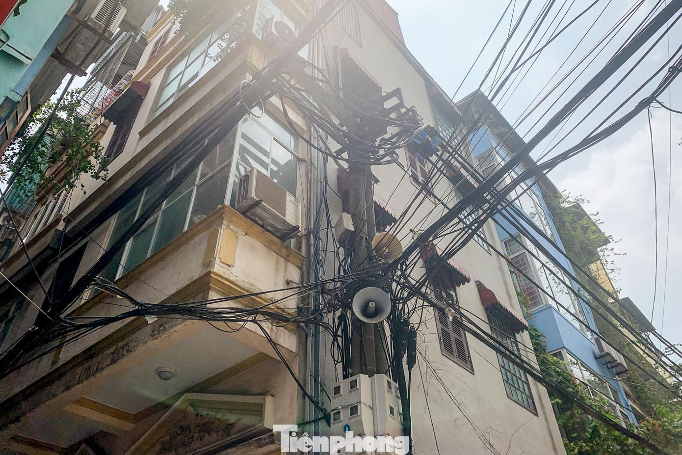 Với một số hộ dân, loa phường lại trở thành nỗi ám ảnh vì ở ngay sát nhà.