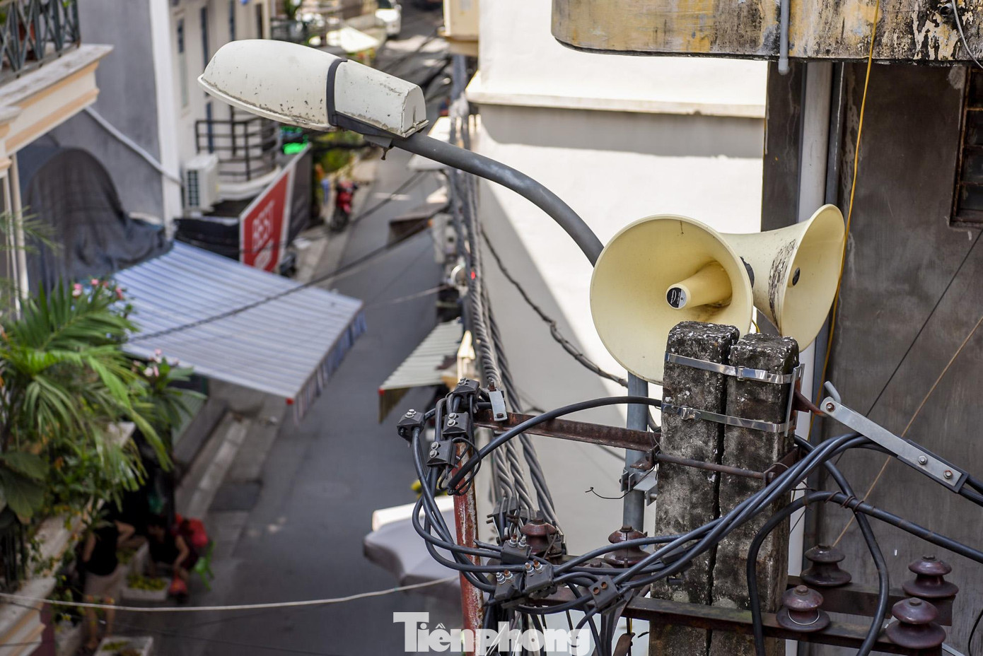 Hà Nội vừa ban hành Kế hoạch về chiến lược phát triển lĩnh vực thông tin cơ sở giai đoạn 2022 - 2025. Đáng chú ý, một trong những nội dung của chiến lược là đến năm 2025, 100% xã, phường, thị trấn có hệ thống truyền thanh hoạt động đến thôn, tổ dân phố, khu dân cư.