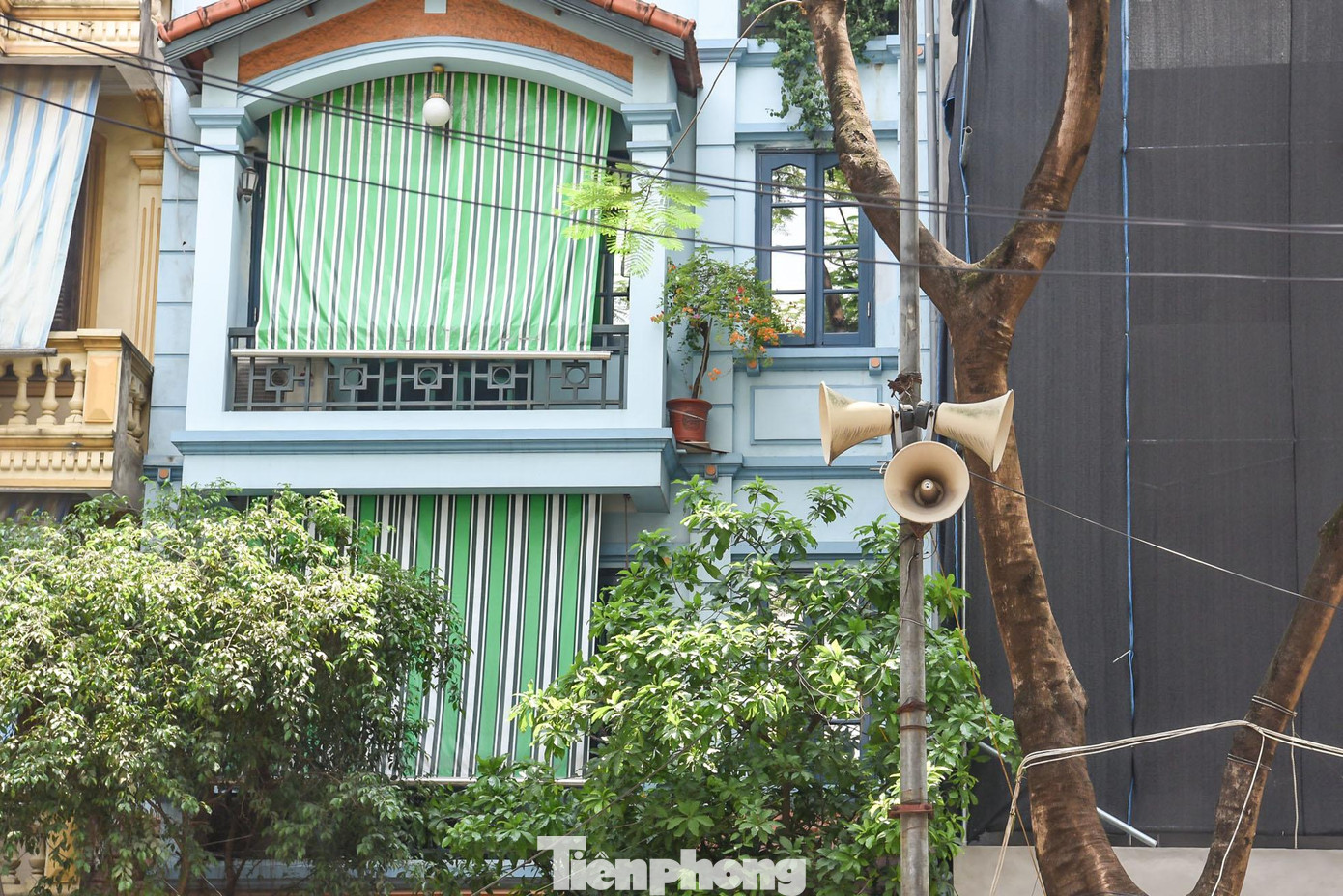 Về phía dư luận, nhiều ý kiến cho rằng, đang bước vào thời đại 4.0, thông tin bùng nổ và cập nhật đến chóng mặt nên nhiều người không quan tâm nhiều đến thông tin được phát đi tại các loa phường.