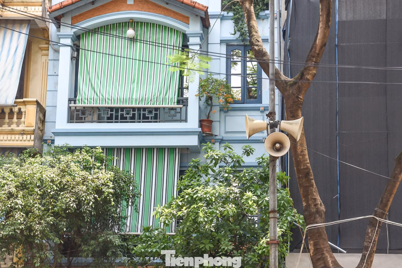 Về phía dư luận, nhiều ý kiến cho rằng, đang bước vào thời đại 4.0, thông tin bùng nổ và cập nhật đến chóng mặt nên nhiều người không quan tâm nhiều đến thông tin được phát đi tại các loa phường.