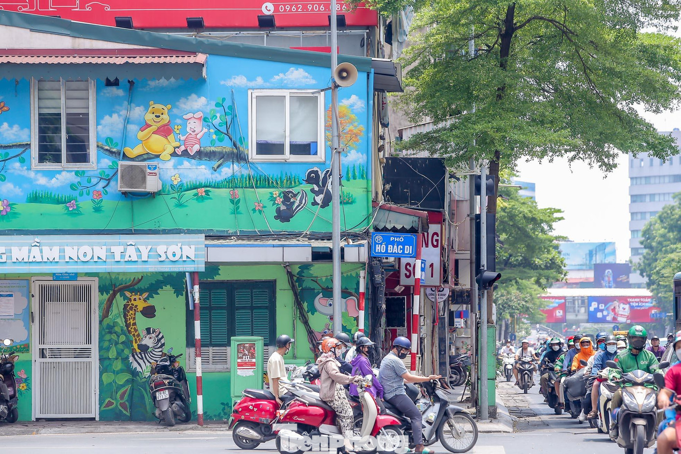 Loa được bố trí tại ngã ba Tây Sơn, Hồ Đức Di, ngay sát trường mầm non.