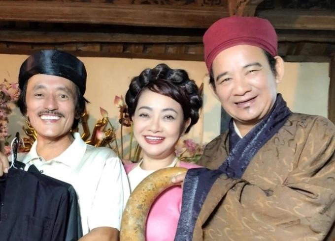 Nghệ sĩ Quang Tèo và Giang Còi gắn bó với nhau nhiều năm và là cặp bài trùng của "Gặp nhau cuối tuần" (Ảnh: Chụp màn hình, thiết kế: Bích Ngọc).