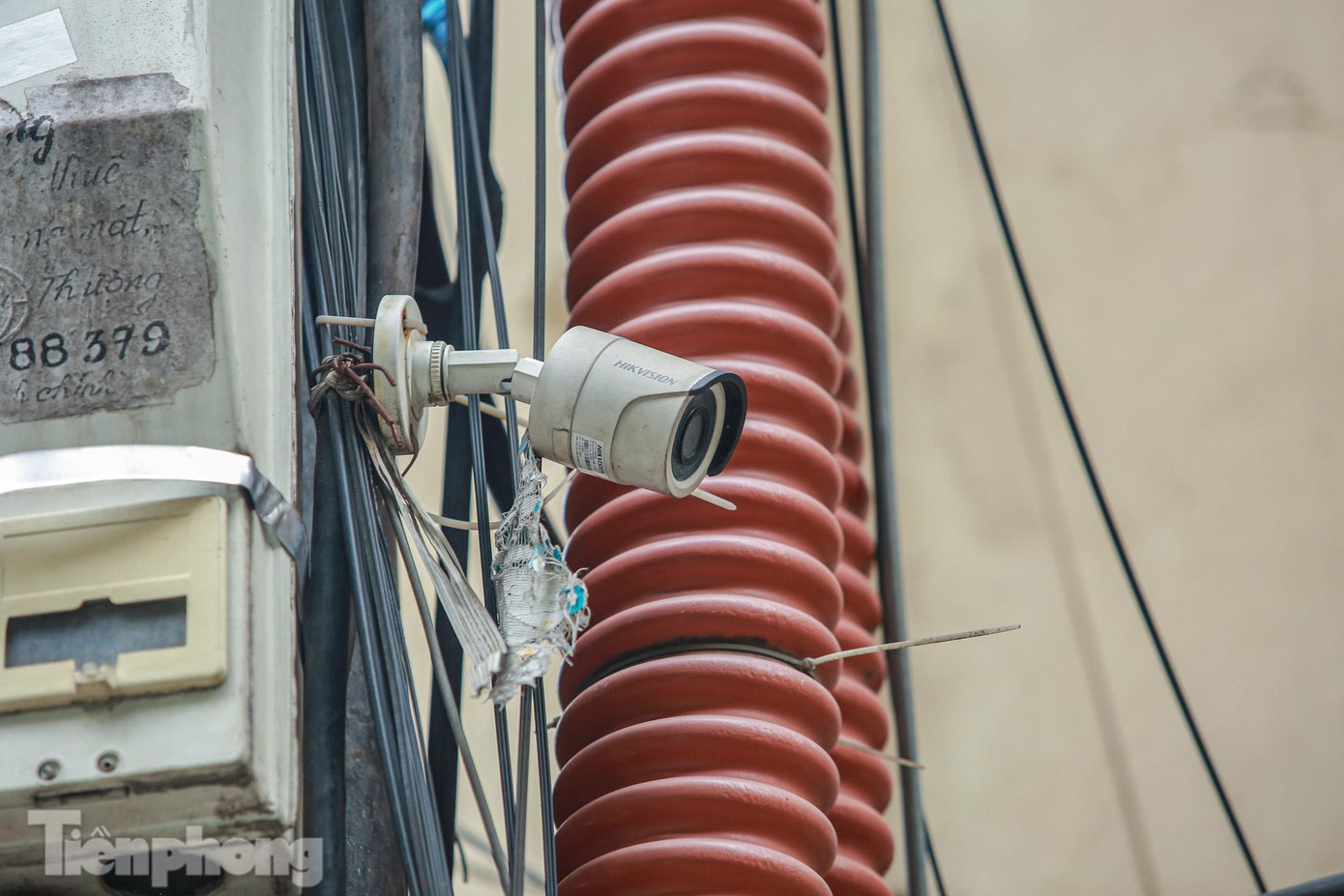 Camera được đặt ở những vị trí có tầm quan sát rộng và bao quát.