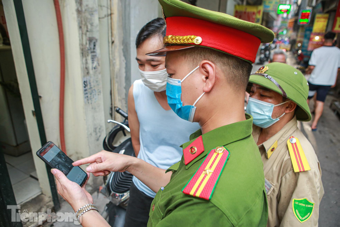 Hệ thống camera an ninh giúp lực lượng Công an nhanh chóng trích xuất hình ảnh, truy vết các đối tượng phạm tội, kịp thời điều tra, khám phá nhanh nhiều vụ án, trong đó có nhiều vụ án đặc biệt nghiêm trọng.