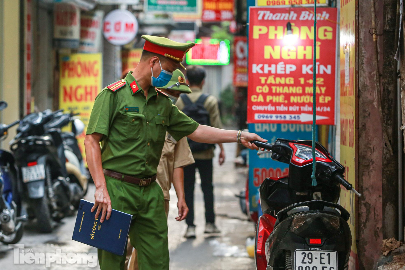 Ngoài ra, lực lượng chức năng vẫn thường xuyên đi tuần tra, kiểm tra và nhắc nhở người dân bảo quản tài sản của mình.