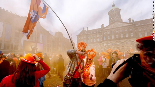 Đất nước hoa Tuylip Hà Lan rộn ràng trong một chương trình lễ hội diễn ra ở trung tâm thủ đô Amsterdam. Đất nước hoa Tuylip Hà Lan rộn ràng trong một chương trình lễ hội diễn ra ở trung tâm thủ đô Amsterdam