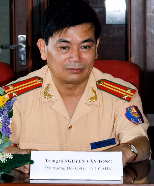 Trung tá Nguyễn Văn Tòng - Đội trưởng Đội CSGT số 1- Công an Hà Nội. Ảnh: Minh Đức. Trung tá Nguyễn Văn Tòng - Đội trưởng Đội CSGT số 1- Công an Hà Nội. Ảnh: Minh Đức