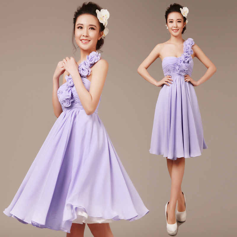 Từ hoa cưới... ...thiếp cưới ...những món đồ trang trí tại tiệc cưới tới trang phục của cô dâu chú rể để tràn ngập sắc tím thủy chung.