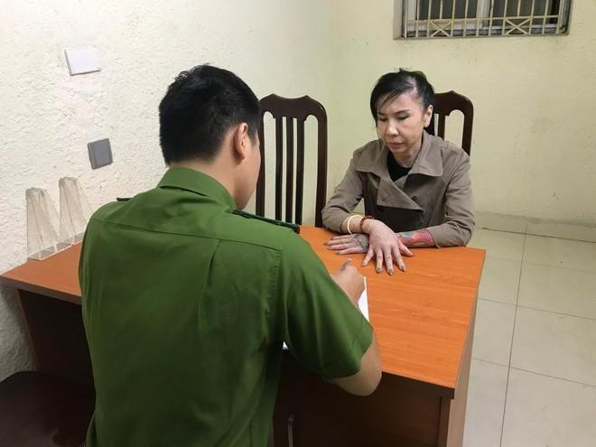 Dung "Thà" tại cơ quan công an.