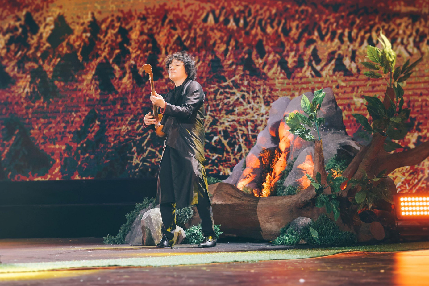 Con gái út của Cẩm Vân, Khắc Triệu vượt qua tai nạn kinh hoàng để tỏa sáng cùng mẹ ảnh 4 Con gái út của Cẩm Vân, Khắc Triệu vượt qua tai nạn kinh hoàng để tỏa sáng cùng mẹ ảnh 4