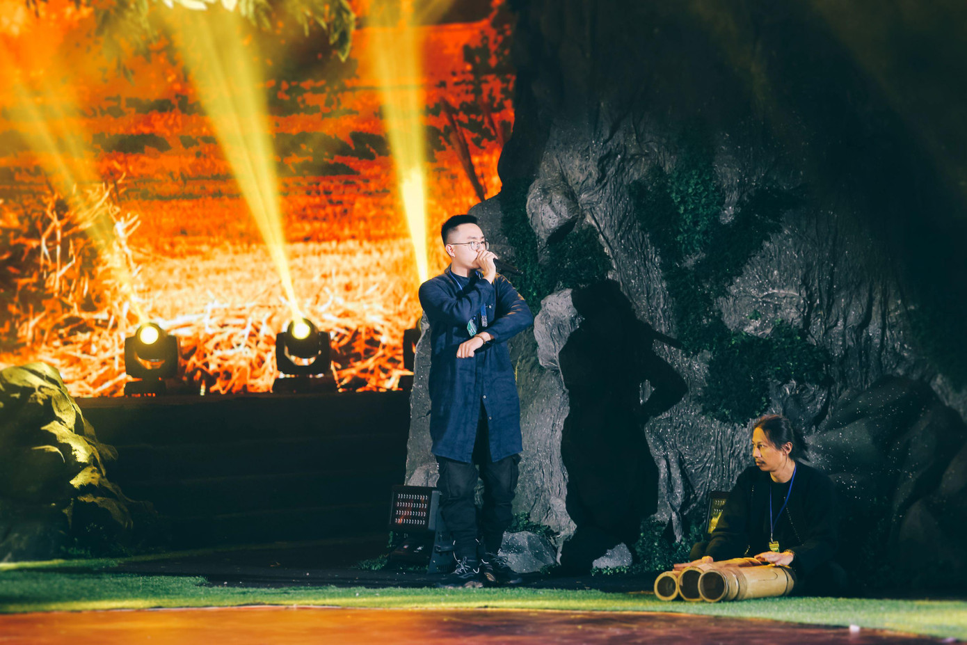 Nghệ sĩ Beatbox Đoàn Khoa và Nghệ sĩ đàn đó Nguyễn Đức Minh Nghệ sĩ Beatbox Đoàn Khoa và Nghệ sĩ đàn đó Nguyễn Đức Minh