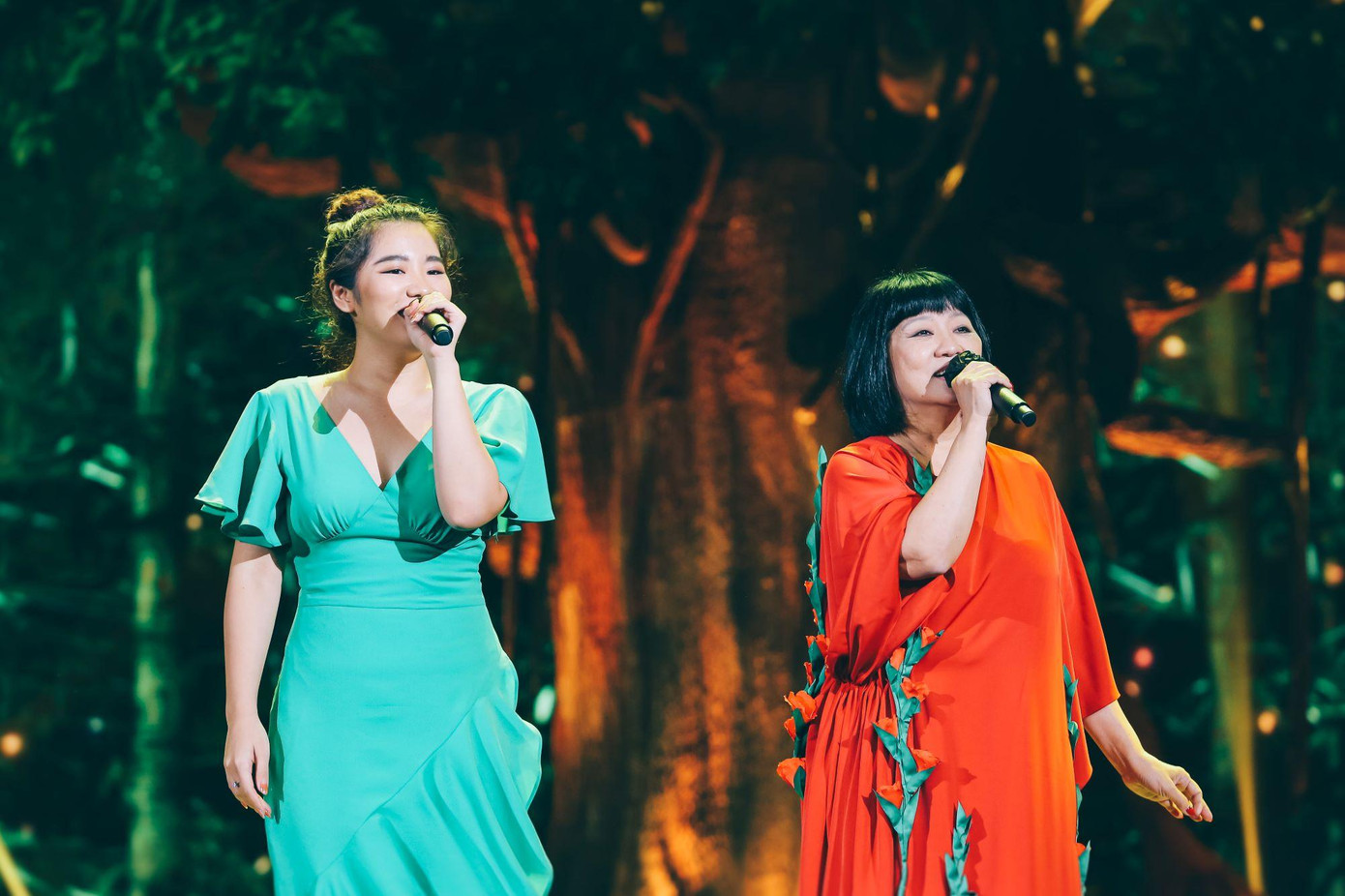 Mẹ con Cẩm Vân trên sân khấu VTV true concert 2021 Mẹ con Cẩm Vân trên sân khấu VTV true concert 2021