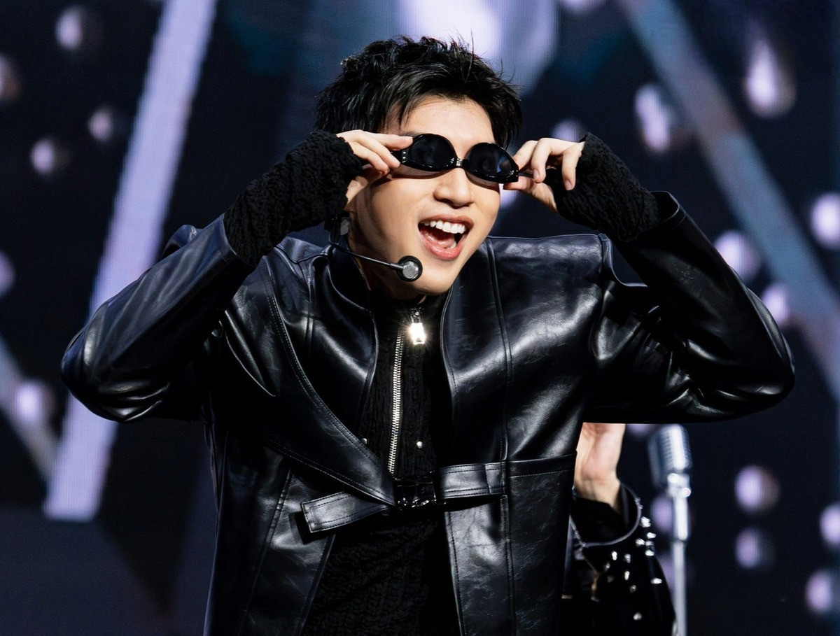 Quán quân Anh trai say hi - Hieuthuhai được dàn anh trai chúc mừng sinh nhật tuổi 25 trước hàng chục nghìn khán giả.