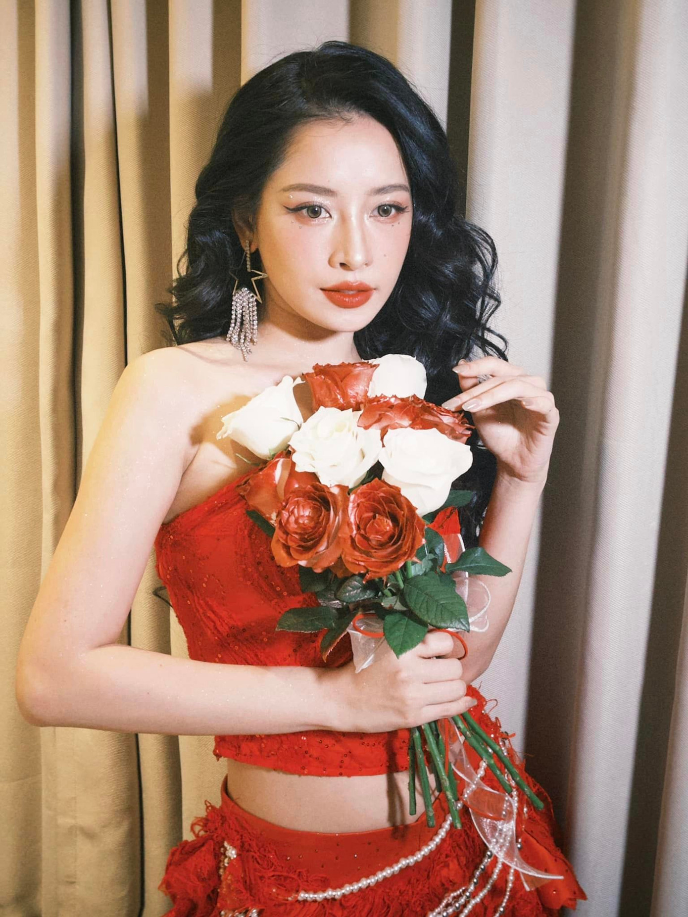 Thông tin Chi Pu nhận cát-xê gần 3 tỷ đồng tại Trung Quốc gây tranh luận. Thông tin Chi Pu nhận cát-xê gần 3 tỷ đồng tại Trung Quốc gây tranh luận.