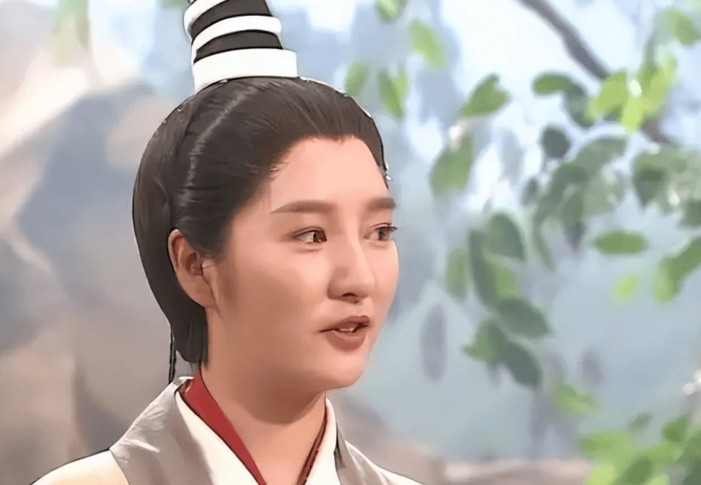 Tuyết Lê trong vai diễn kinh điển Lý Mạc Sầu và ảnh chụp bên hai con. Tuyết Lê trong vai diễn kinh điển Lý Mạc Sầu và ảnh chụp bên hai con.