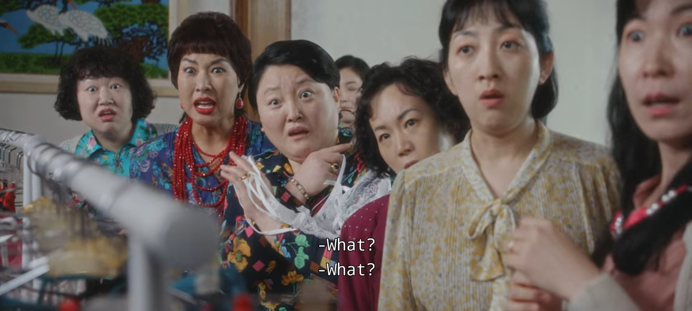 Bốn người phụ nữ lập doanh nghiệp riêng, kinh doanh sản phẩm dành cho người lớn, bán cho phụ nữ trong thôn.