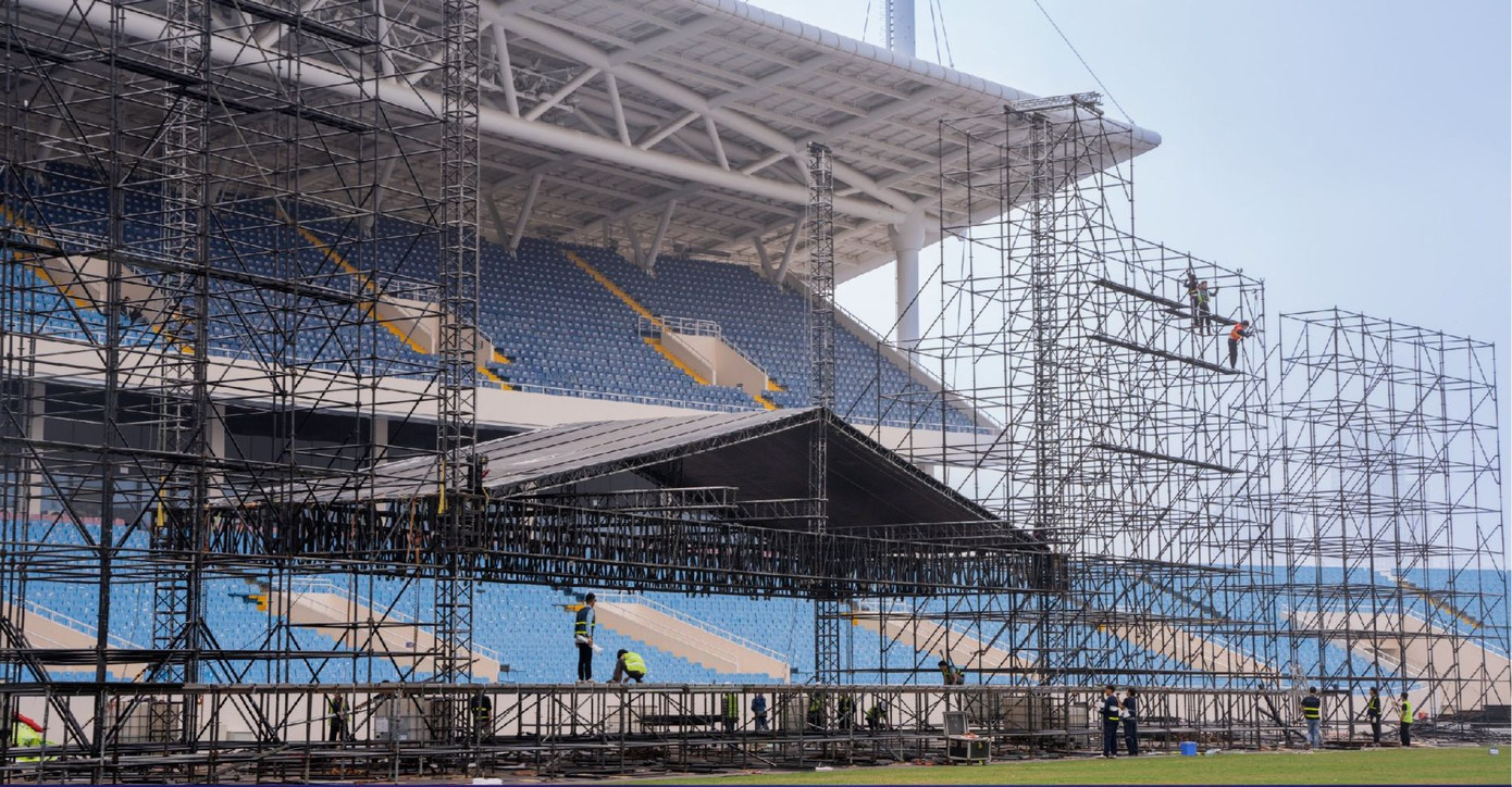 Sân khấu cho đêm nhạc ở Mỹ Đình đã được BTC lắp đặt. Ảnh: BTC, Kcrush.