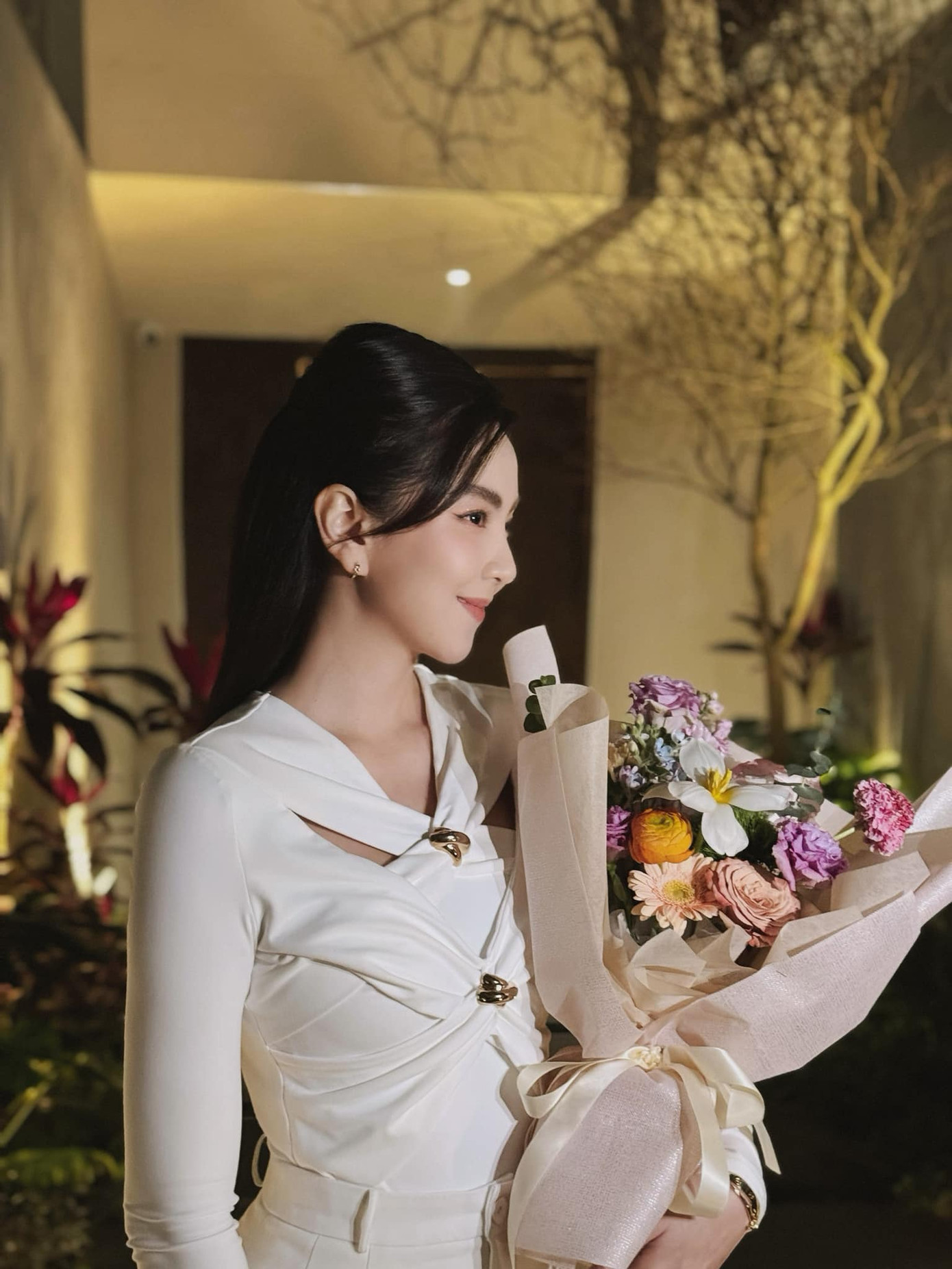 Nữ MC sinh năm 1990 nhận nhiều lời khen về ngoại hình. Vốn là hot girl đời đầu, cô là gương mặt thường xuyên lên trang bìa, chụp ảnh thời trang cho báo Hoa học trò, 2! Đẹp. Cựu sinh viên Học viện Học viện Báo chí và Tuyên truyền công tác tại VTV năm 2013, từng giành giải Á hậu cuộc thi Miss VTV 2015 qua ảnh, MC có nụ cười đẹp nhất, MC xinh đẹp nhất VTV…