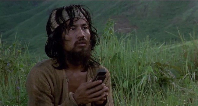 Tạo hình của Chu Hùng trong Đông Dương (bên trái) và vai Quốc phim Mùa hè chiều thẳng đứng. Tạo hình của Chu Hùng trong Đông Dương (bên trái) và vai Quốc phim Mùa hè chiều thẳng đứng.