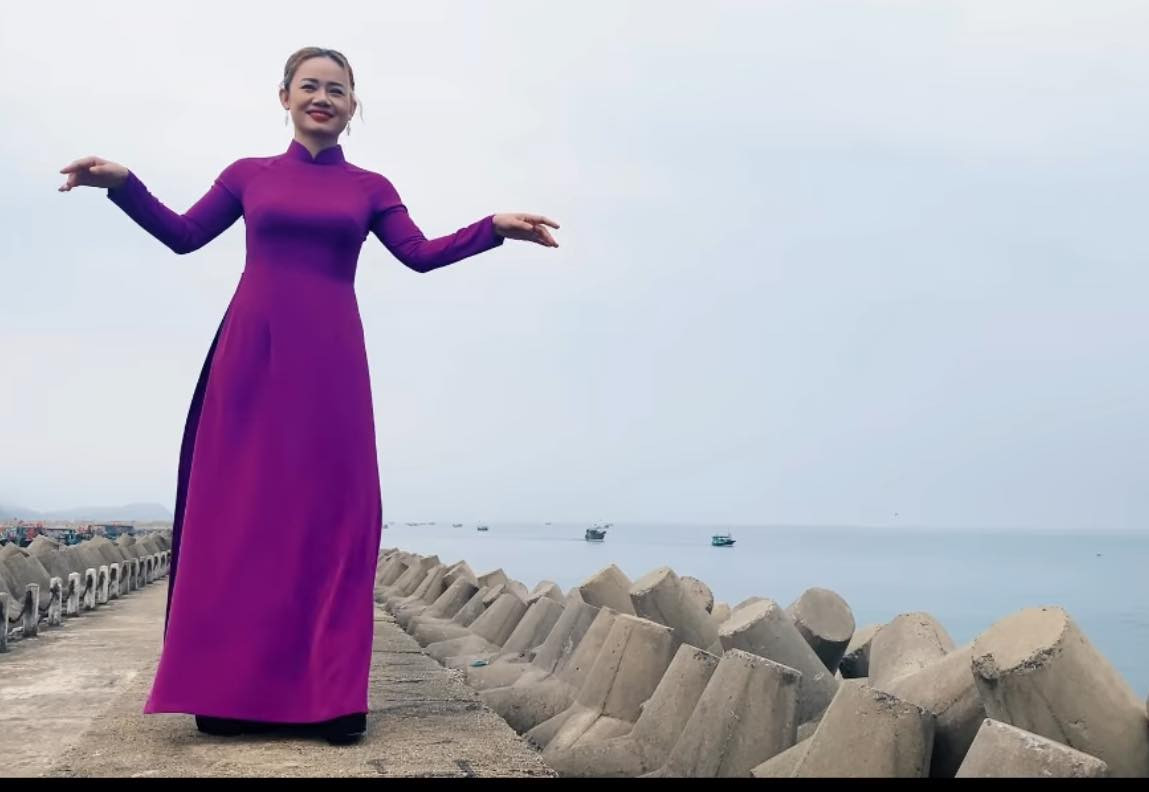 Hình ảnh Lương Ngọc Diệp trong MV Hello Việt Nam.