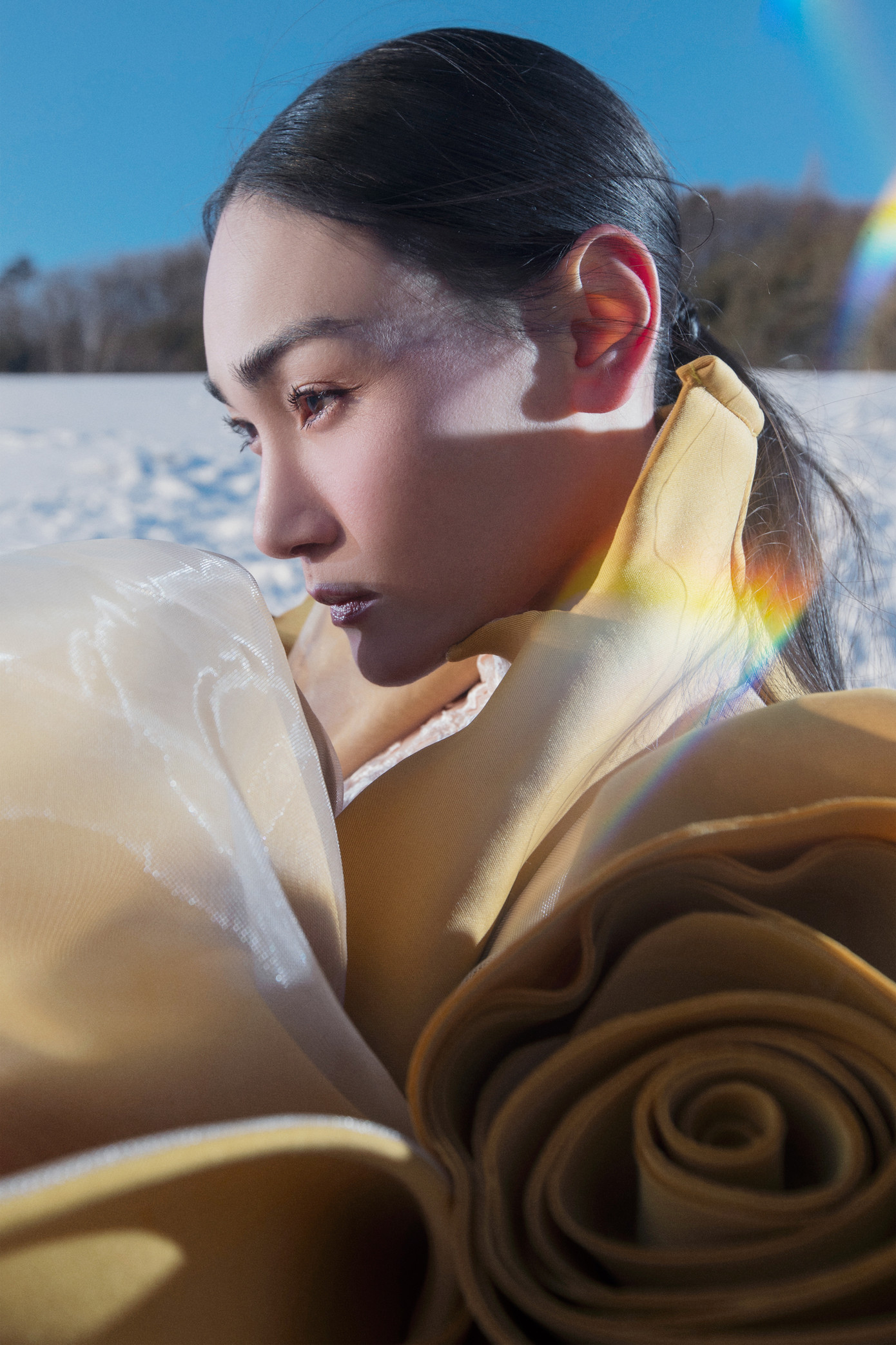 Buổi triển lãm kéo dài ba ngày từ 14-16/3, truyền tải thông điệp: “Tất cả chúng ta đều có thể chạm đến giấc mơ rực rỡ của bản thân - giấc mơ mang tên gọi của sự nỗ lực, niềm tin và hy vọng ‘Rainbow Snow’”. Buổi triển lãm kéo dài ba ngày từ 14-16/3, truyền tải thông điệp: “Tất cả chúng ta đều có thể chạm đến giấc mơ rực rỡ của bản thân - giấc mơ mang tên gọi của sự nỗ lực, niềm tin và hy vọng ‘Rainbow Snow’”.