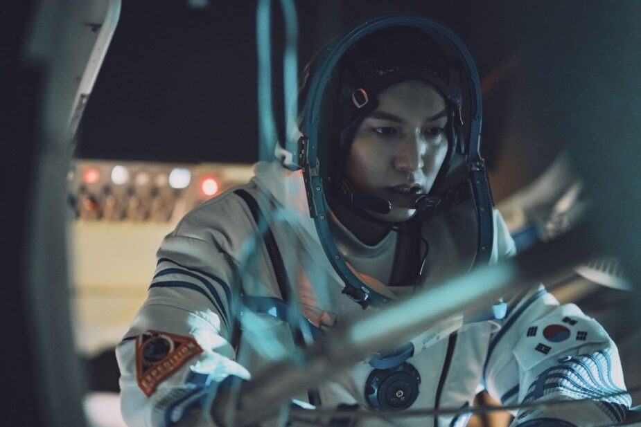 Sự thụt giảm rating của When the Stars Gossip gây ảnh hưởng đến CJ ENM - tập đoàn giải trí đứng sau phát hành phim. Sự thụt giảm rating của When the Stars Gossip gây ảnh hưởng đến CJ ENM - tập đoàn giải trí đứng sau phát hành phim.