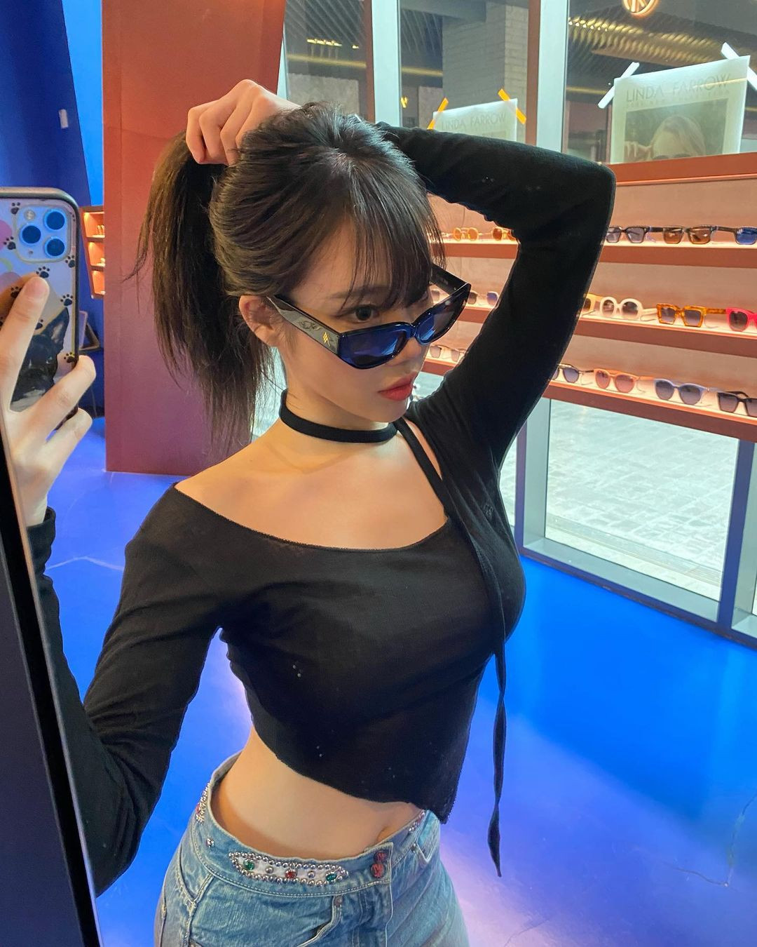 Với chế độ ăn kiêng đó, JooE có lượng calo nạp vào dưới 1.000 mỗi ngày, điều này không thực sự lý tưởng nếu mọi người đang áp dụng chế độ ăn kiêng với các bài tập nặng. Bên cạnh đó, JooE chia sẻ về việc nhịn ăn gián đoạn, cô tuân theo chu kỳ chỉ ăn trong một khoảng thời gian nhất định (thường là 8 giờ), trong khi 16 giờ còn lại dành cho việc nhịn ăn.