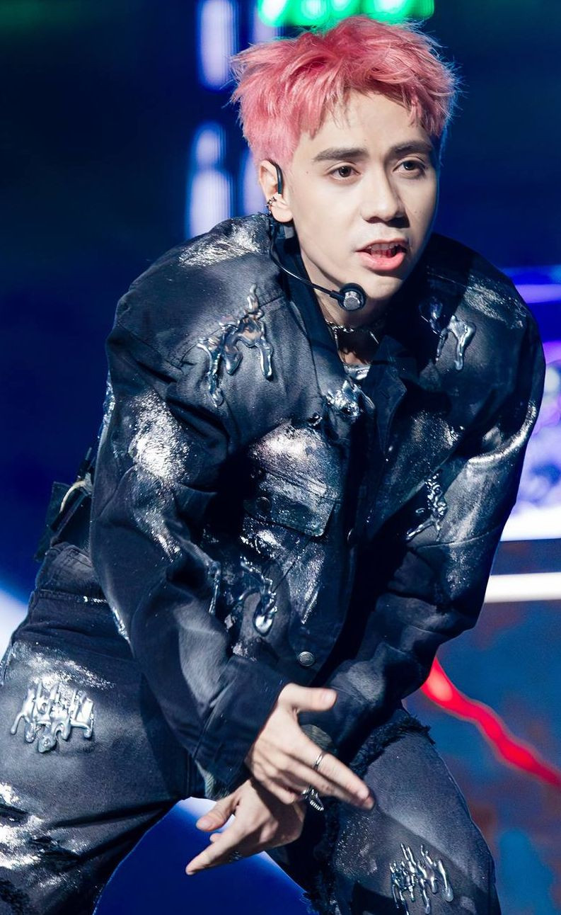 Dàn anh trai được khen trẻ trung, ngoại hình sáng, nhiều cái tên hot trên thị trường âm nhạc và game show hiện nay. Dàn anh trai được khen trẻ trung, ngoại hình sáng, nhiều cái tên hot trên thị trường âm nhạc và game show hiện nay.