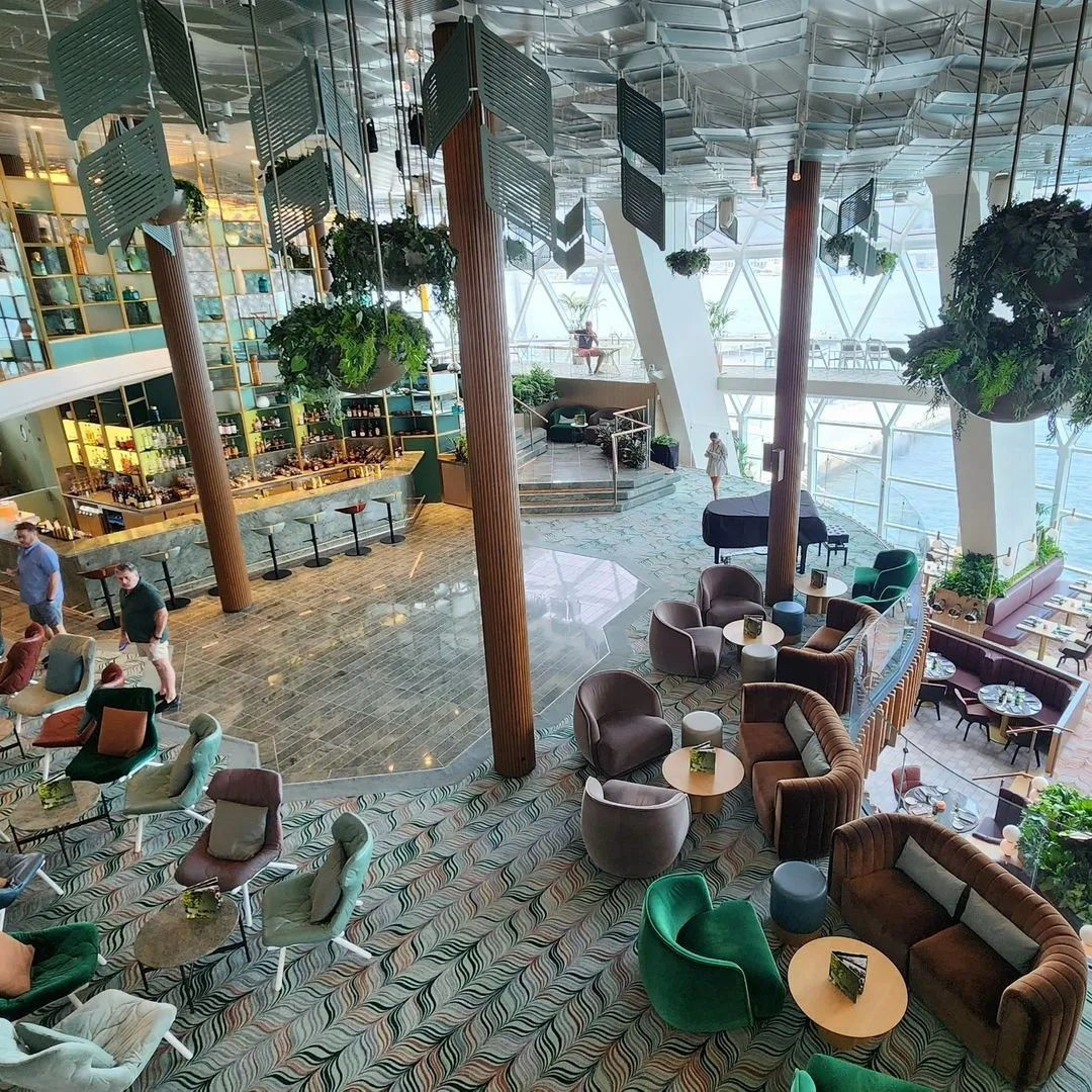 Bên trong du thuyền 900 triệu USD tổ chức tiệc cưới con trai tỷ phú Ấn Độ. Ảnh: Instagram.