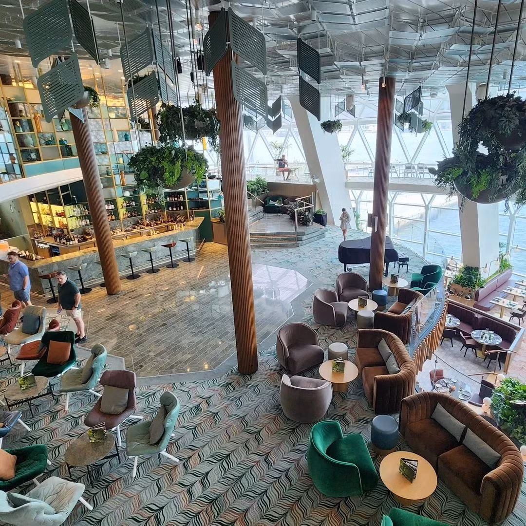 Bên trong du thuyền 900 triệu USD tổ chức tiệc cưới con trai tỷ phú Ấn Độ. Ảnh: Instagram. Bên trong du thuyền 900 triệu USD tổ chức tiệc cưới con trai tỷ phú Ấn Độ. Ảnh: Instagram.