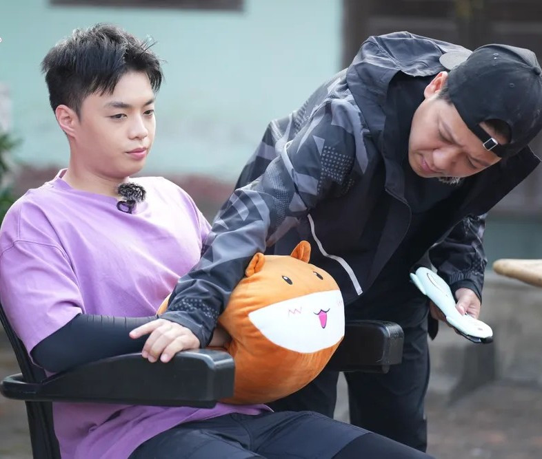 Negav từng chia sẻ không thoải mái với Trường Giang. Negav từng chia sẻ không thoải mái với Trường Giang.